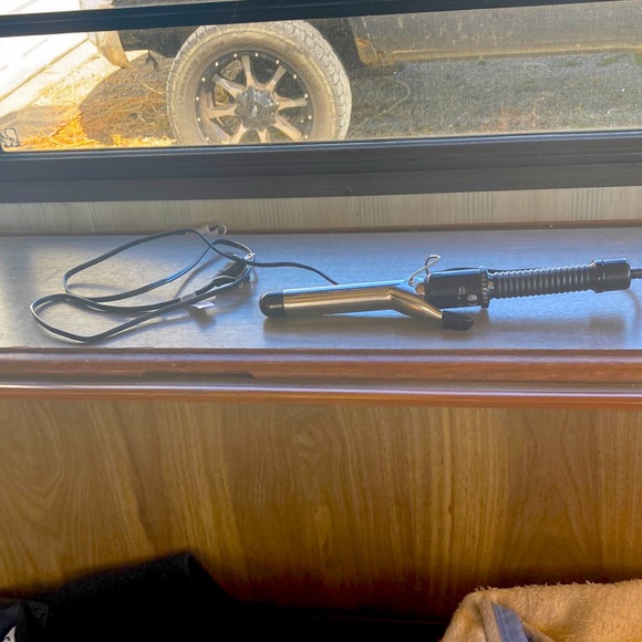 Curling iron - Picture 1 of 1